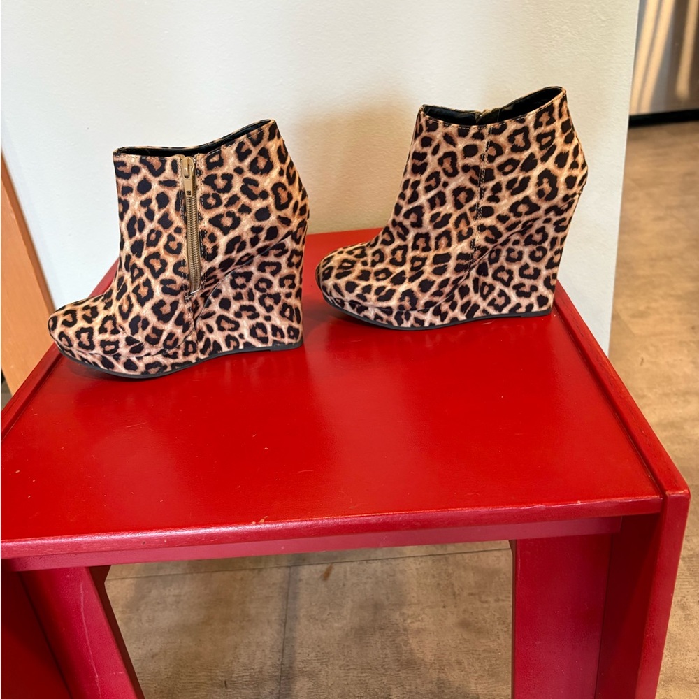 Qupid Leopard Print Ankle Booties in Brown and Black - Picture 5 of 7